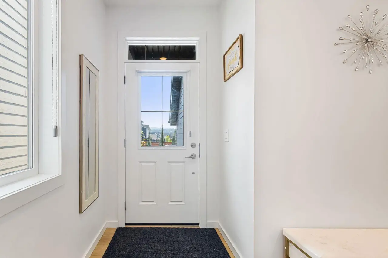 147 Royston Rise NW