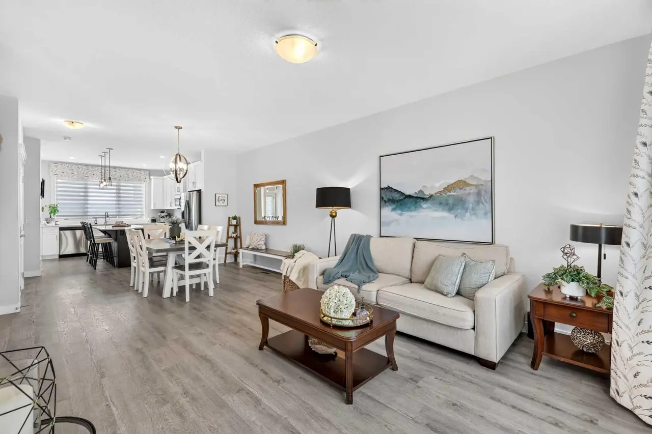 132 Creekside Drive SW