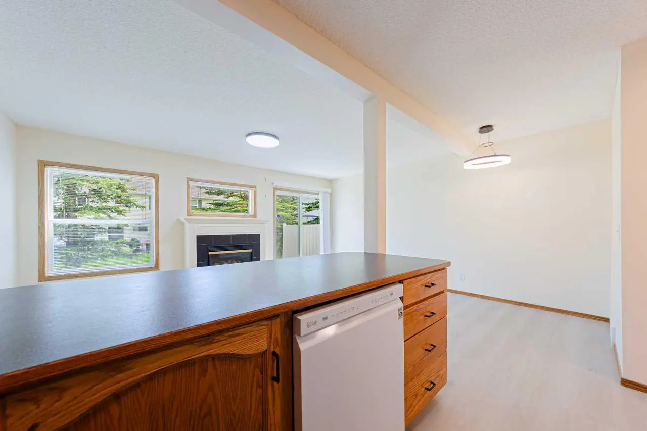 88 Country Hills Villas NW