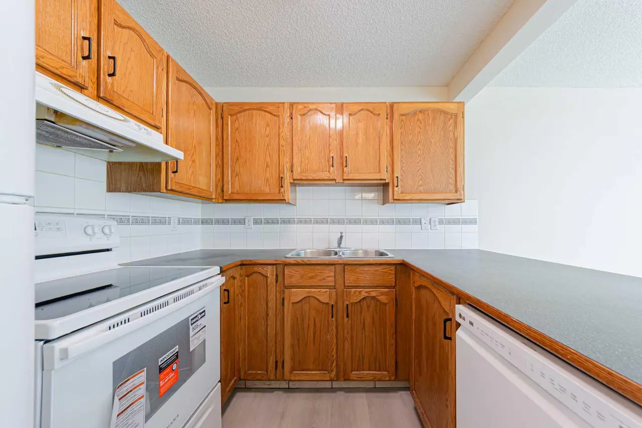 88 Country Hills Villas NW