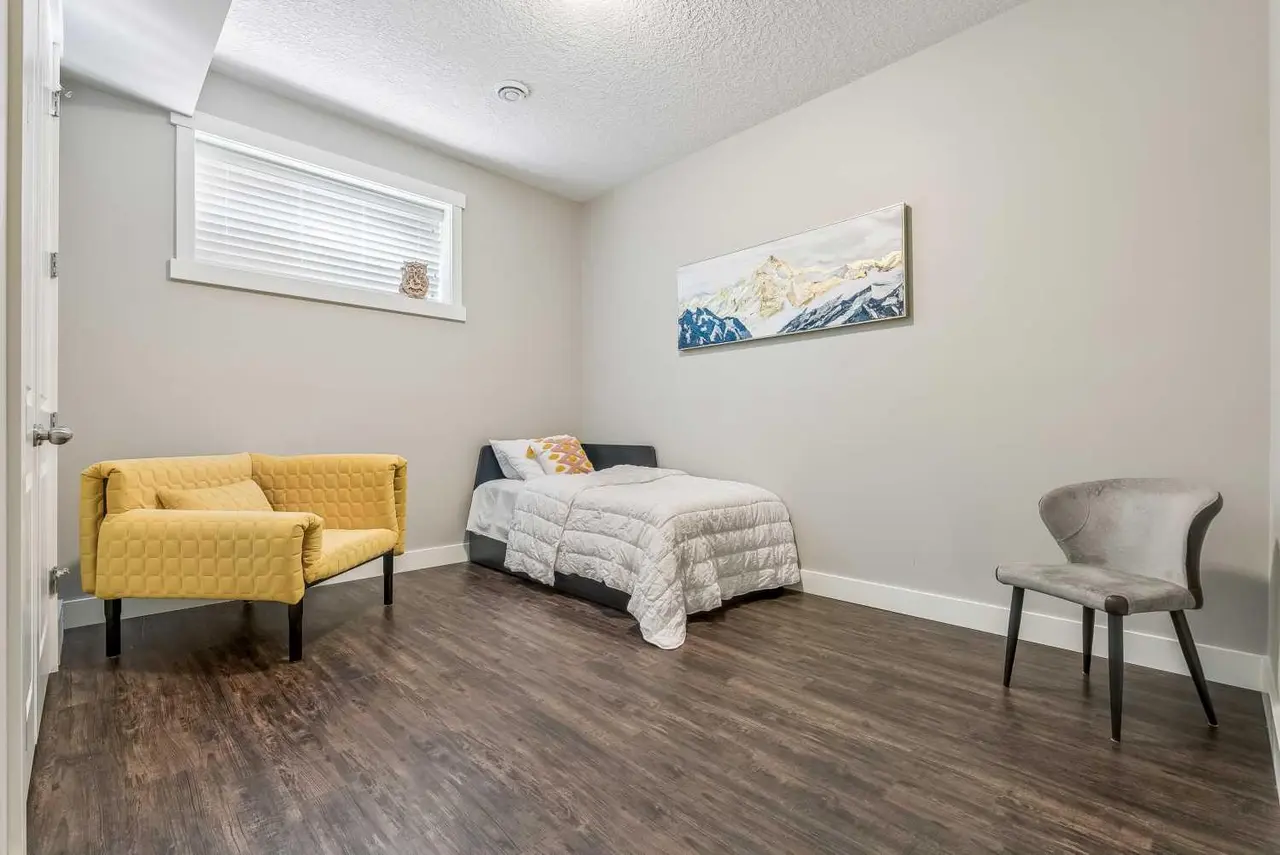 30 Ascot Crescent SW