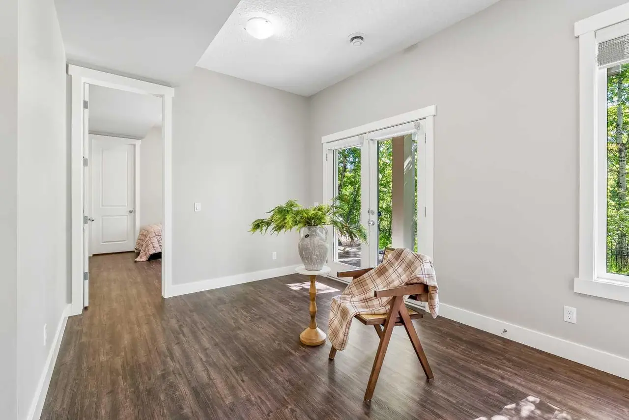 30 Ascot Crescent SW