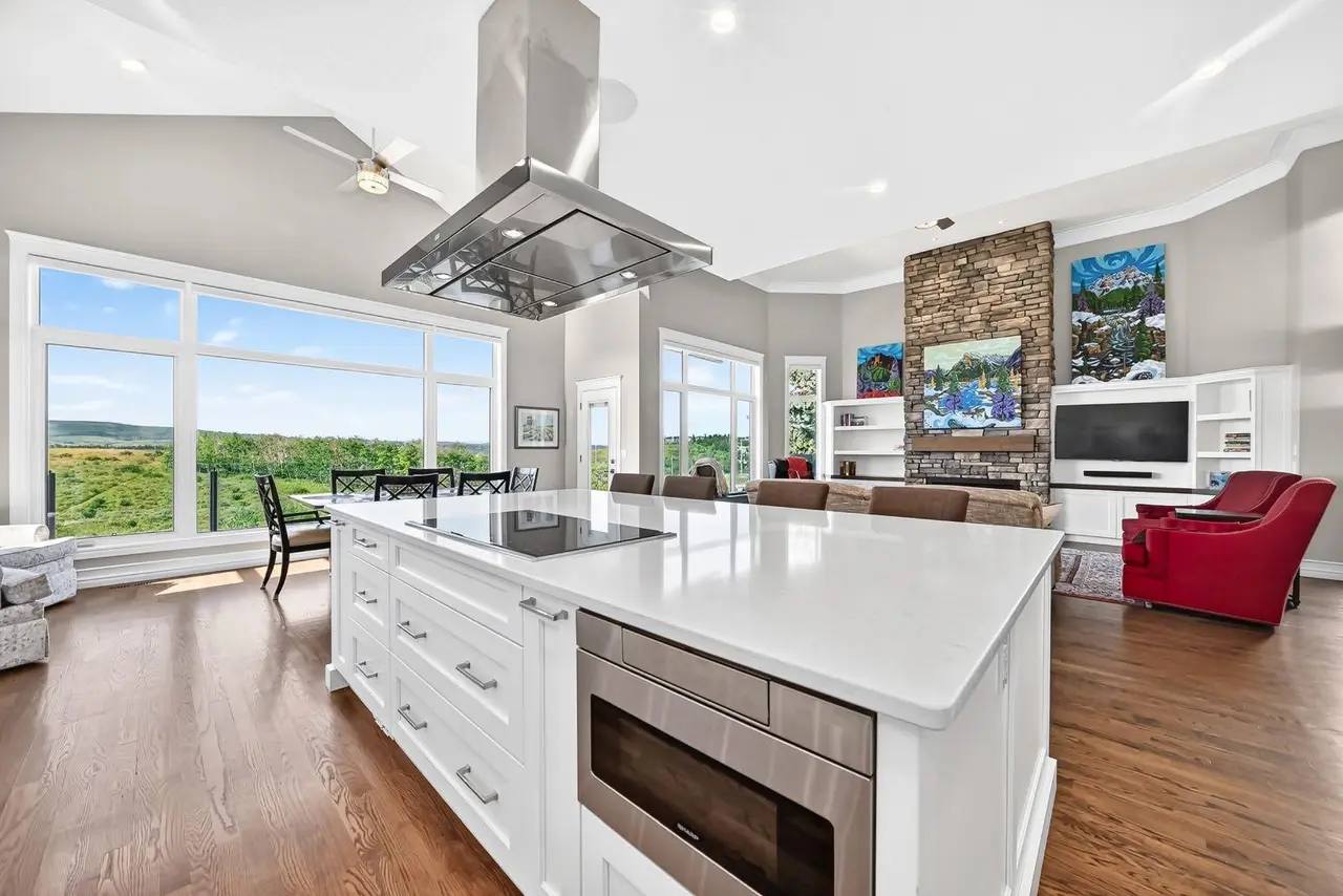 148 Scenic Ridge Crescent NW