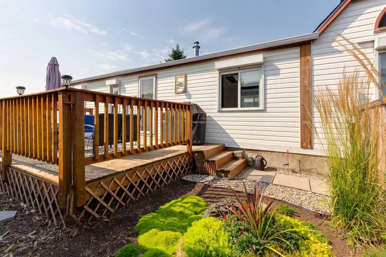 25 Erin Woods Circle SE