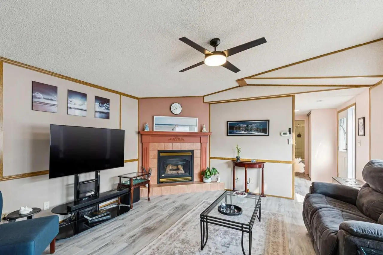 25 Erin Woods Circle SE