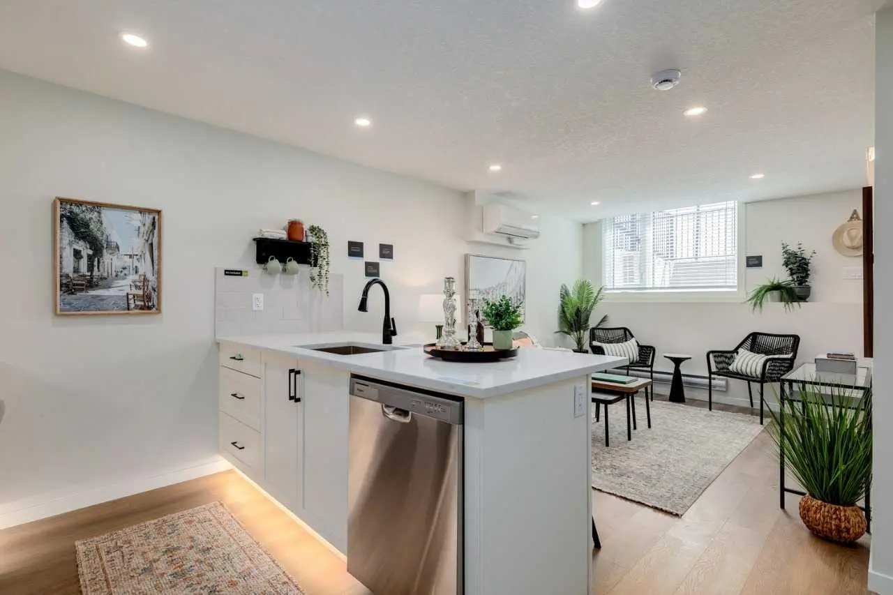 112, 40 Livingston Parade NE