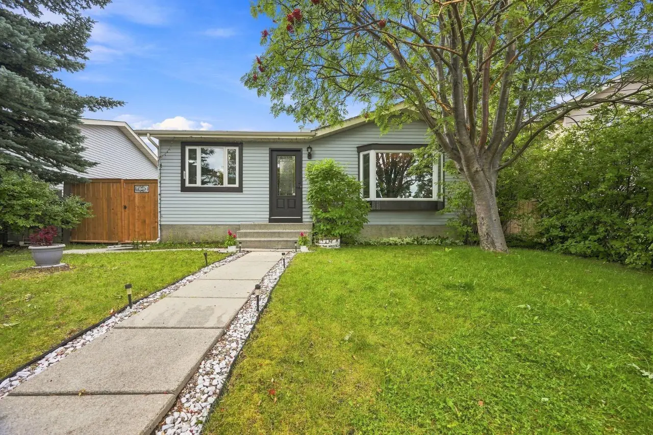55 Macewan Park Way NW