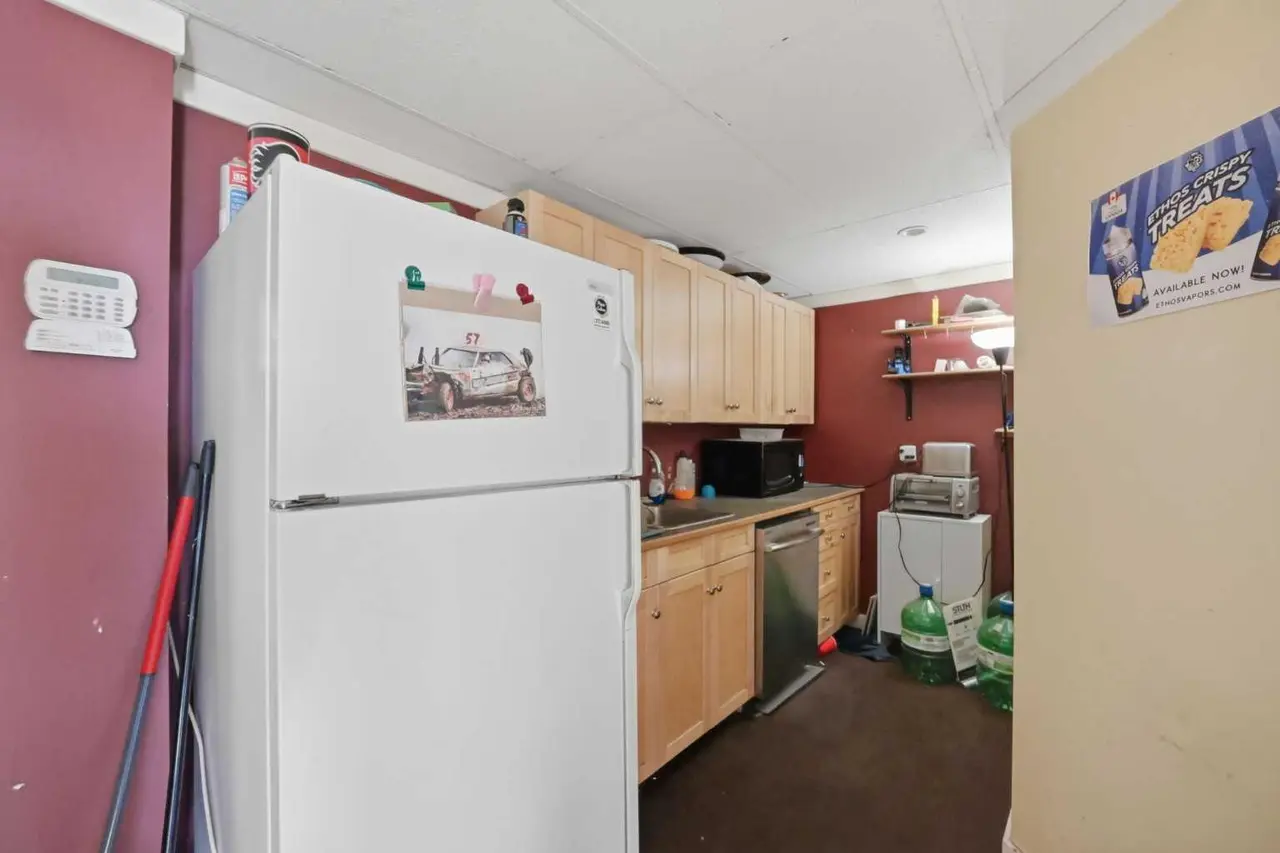812 EDMONTON Trail NE