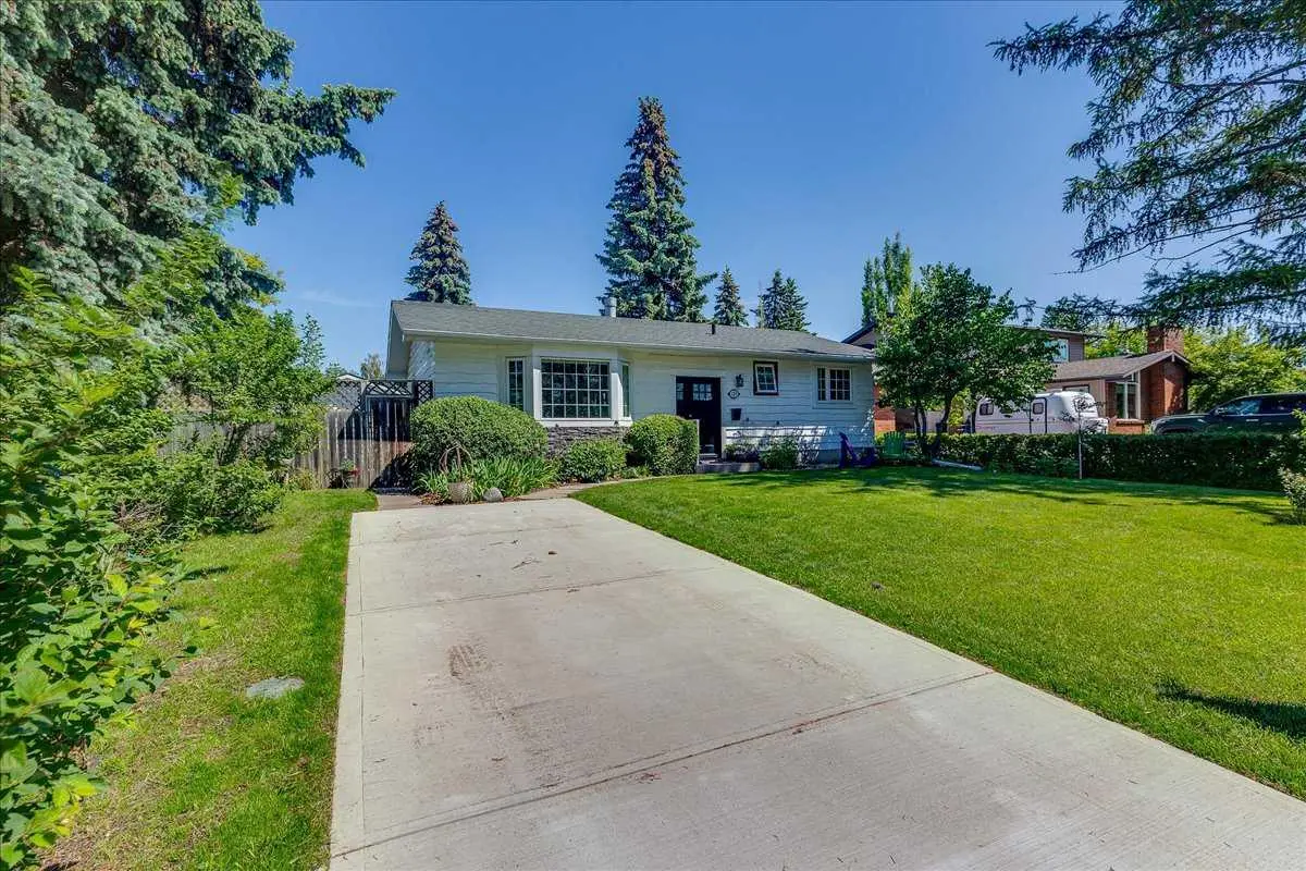 109 Selkirk Boulevard 