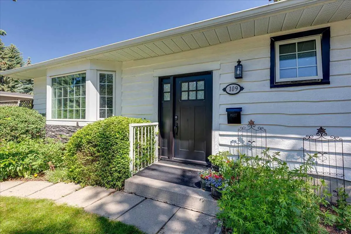 109 Selkirk Boulevard 