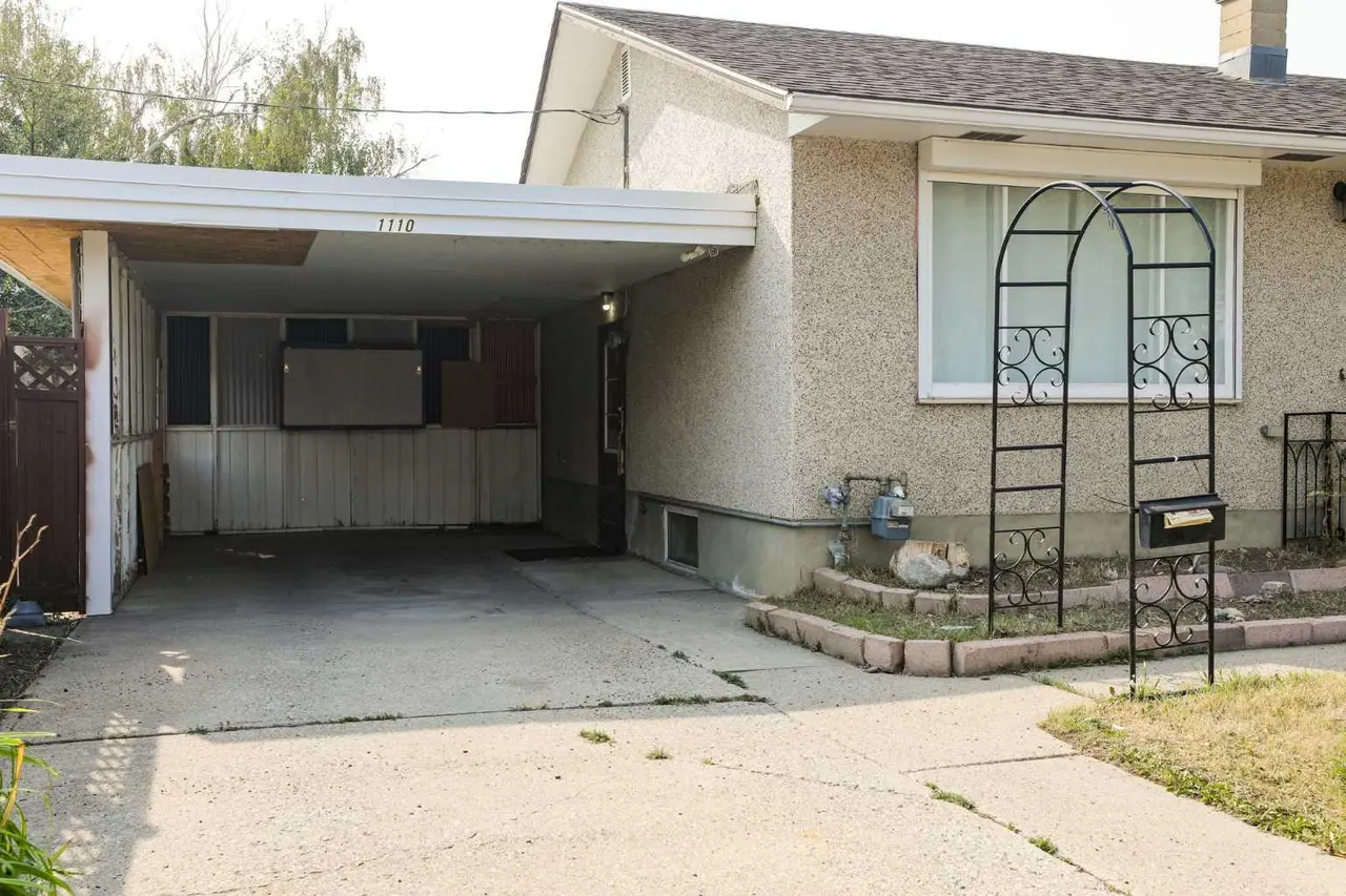 1110 19 Street N
