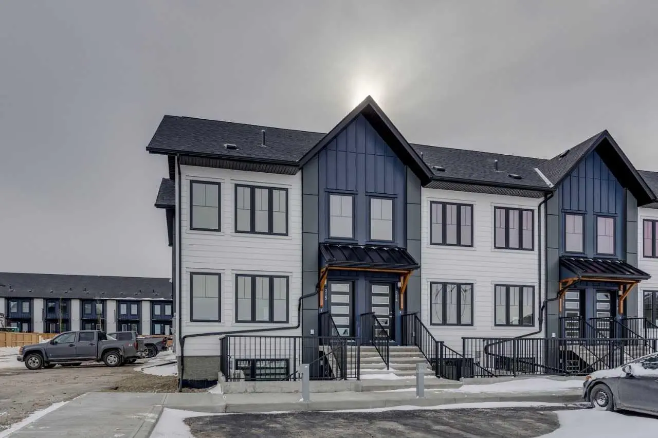 215, 40 Livingston Parade NE