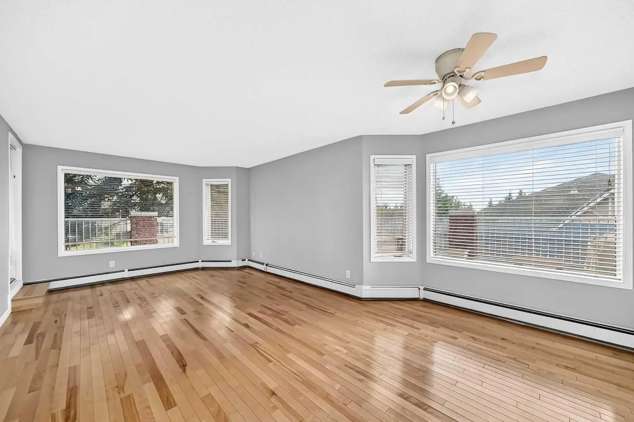1109, 1109 Hawksbrow Point NW