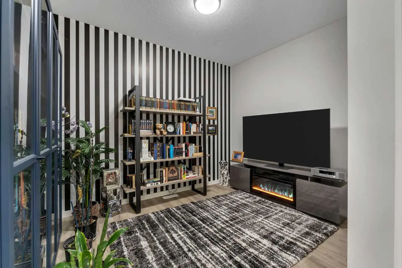 341 Walcrest View SE