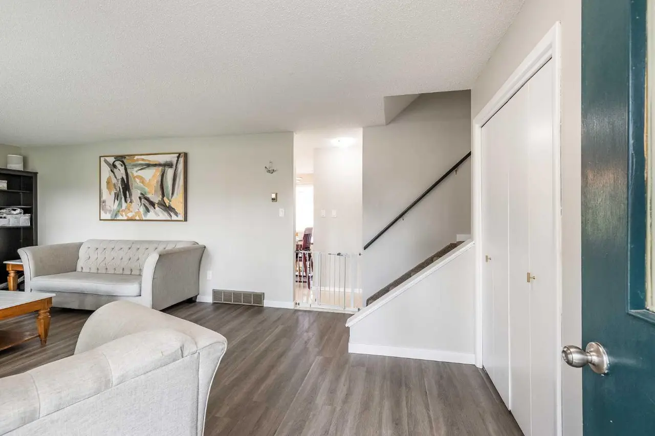 1406 26 Street SE