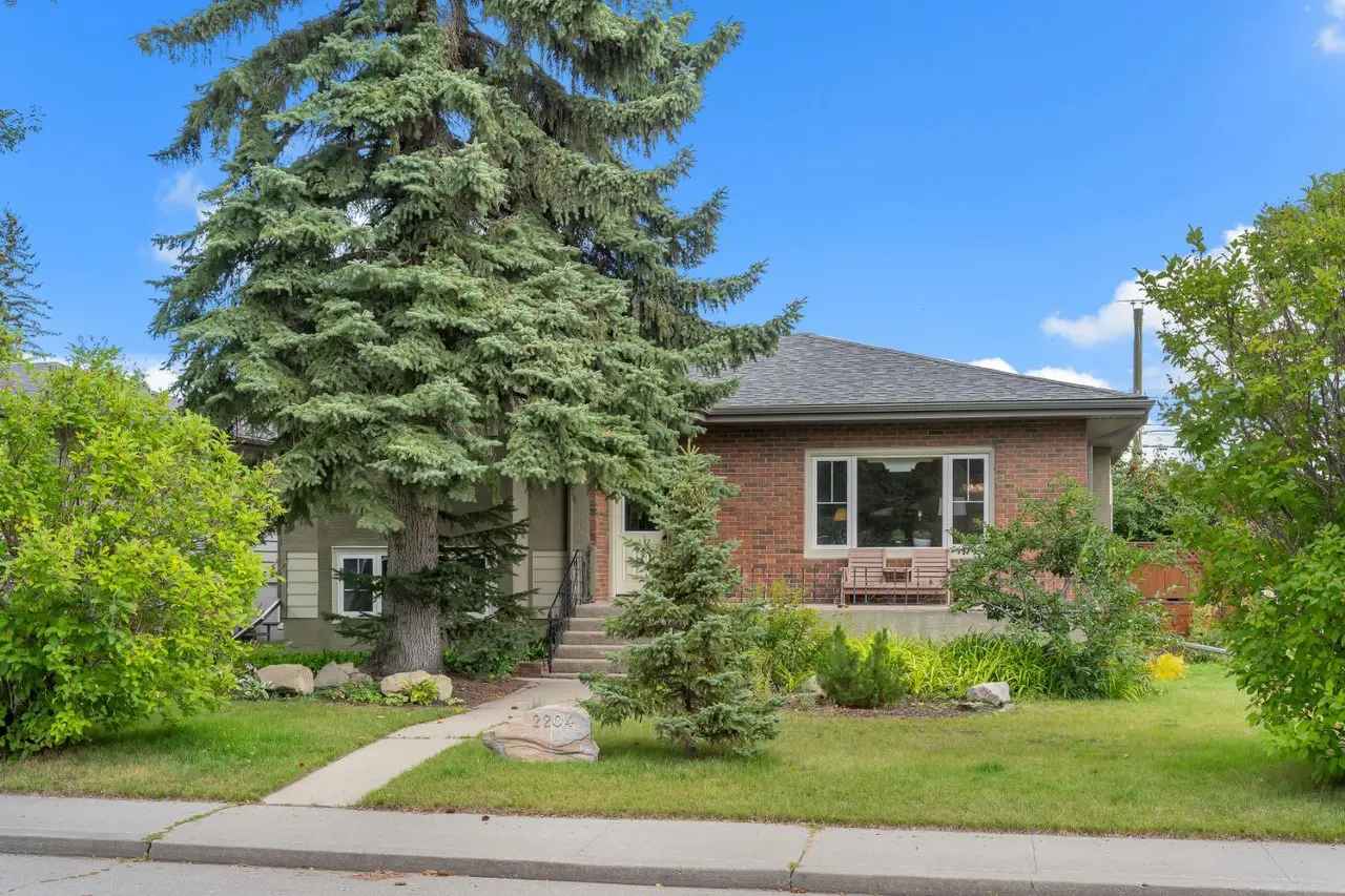 2204 Halifax Crescent NW