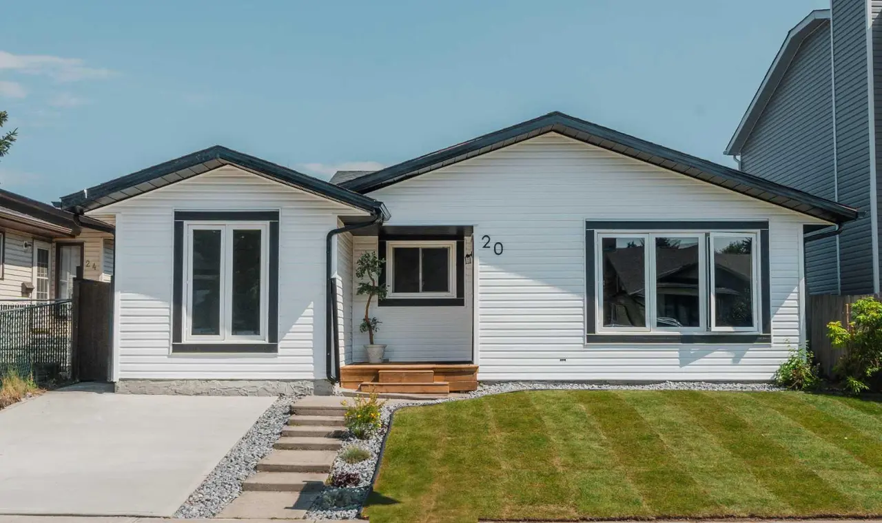 20 Castlegrove Way NE
