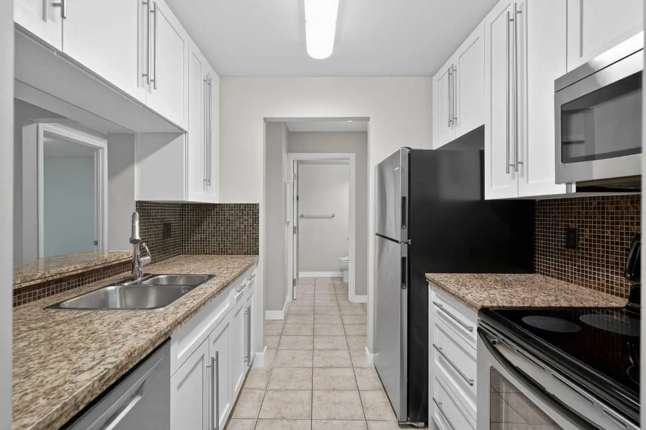 116, 790 Kingsmere Crescent SW