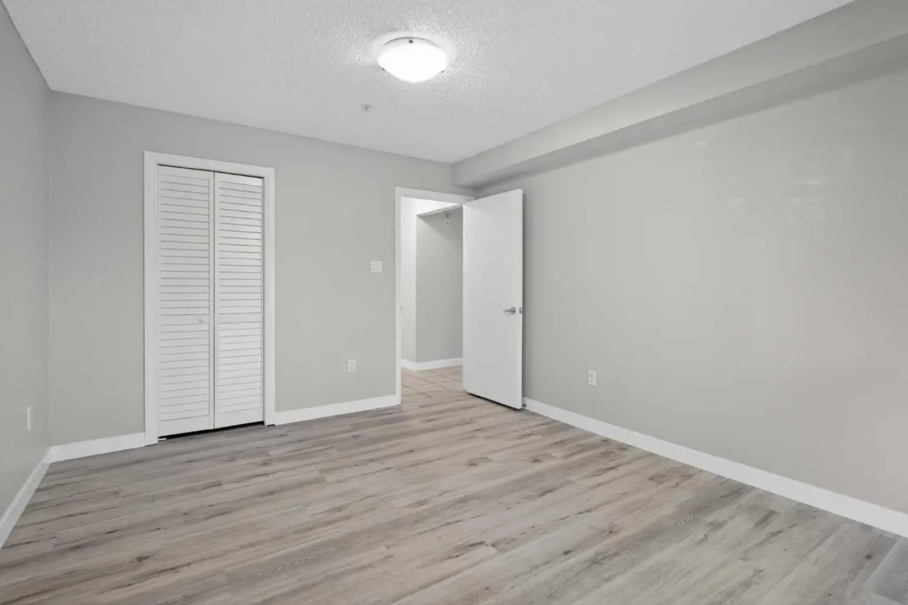 116, 790 Kingsmere Crescent SW