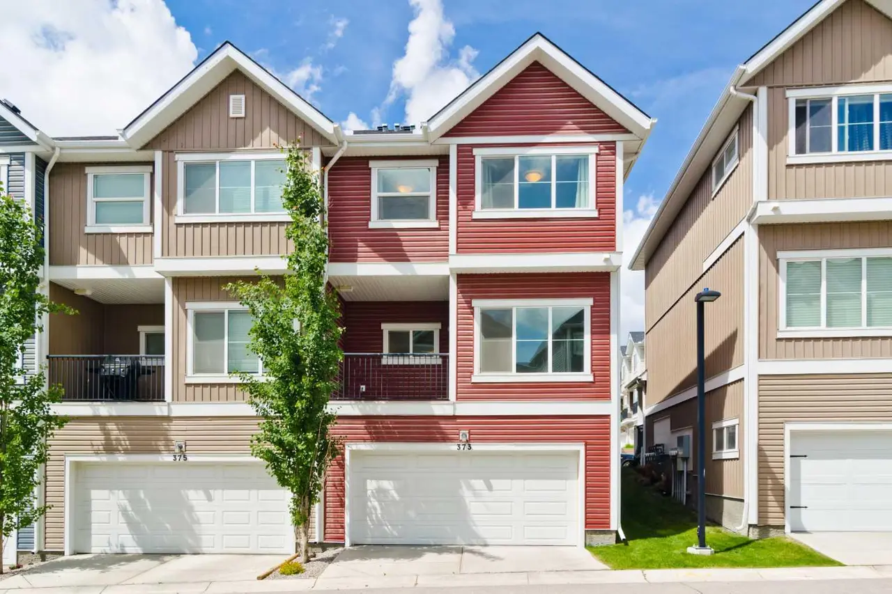 373 Nolancrest Heights NW