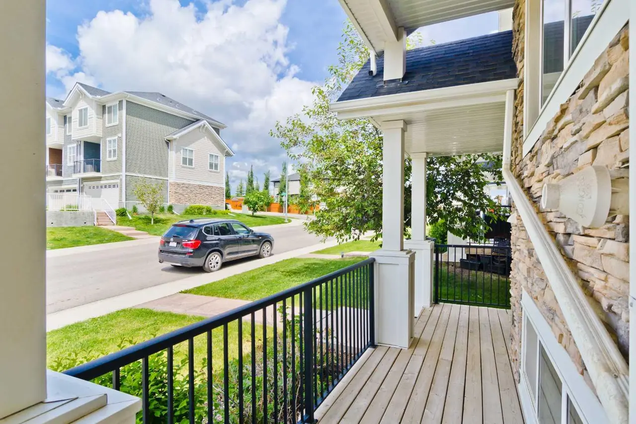 373 Nolancrest Heights NW