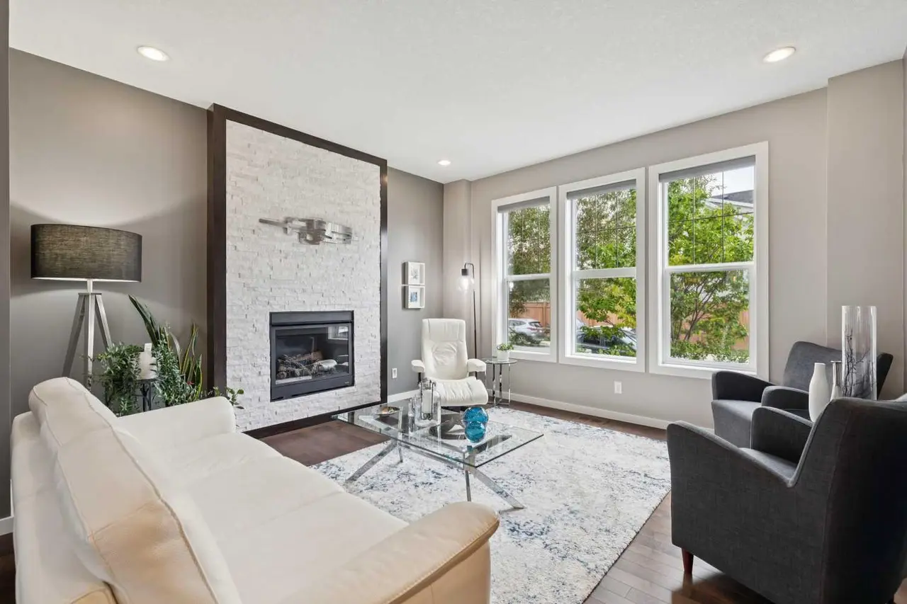 246 Mahogany Heights SE