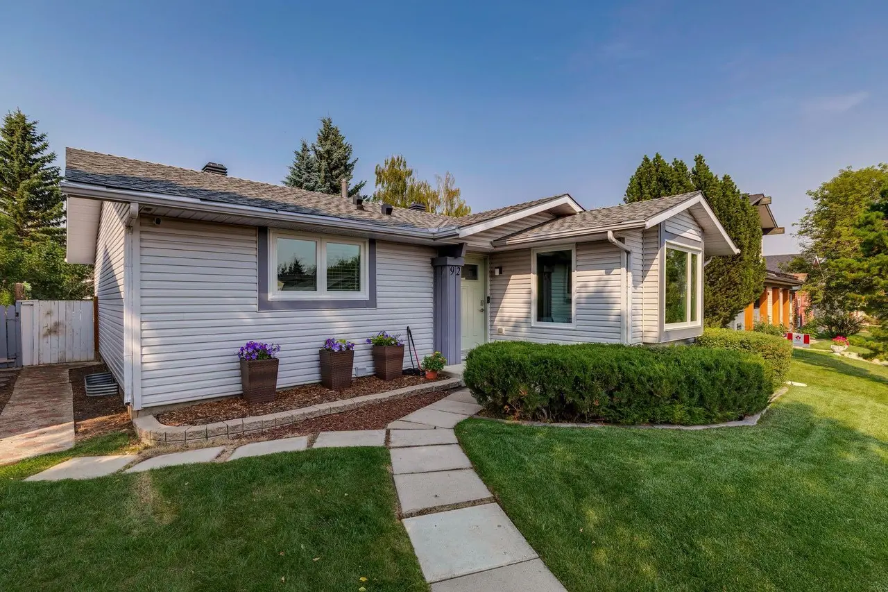 92 Woodford Drive SW