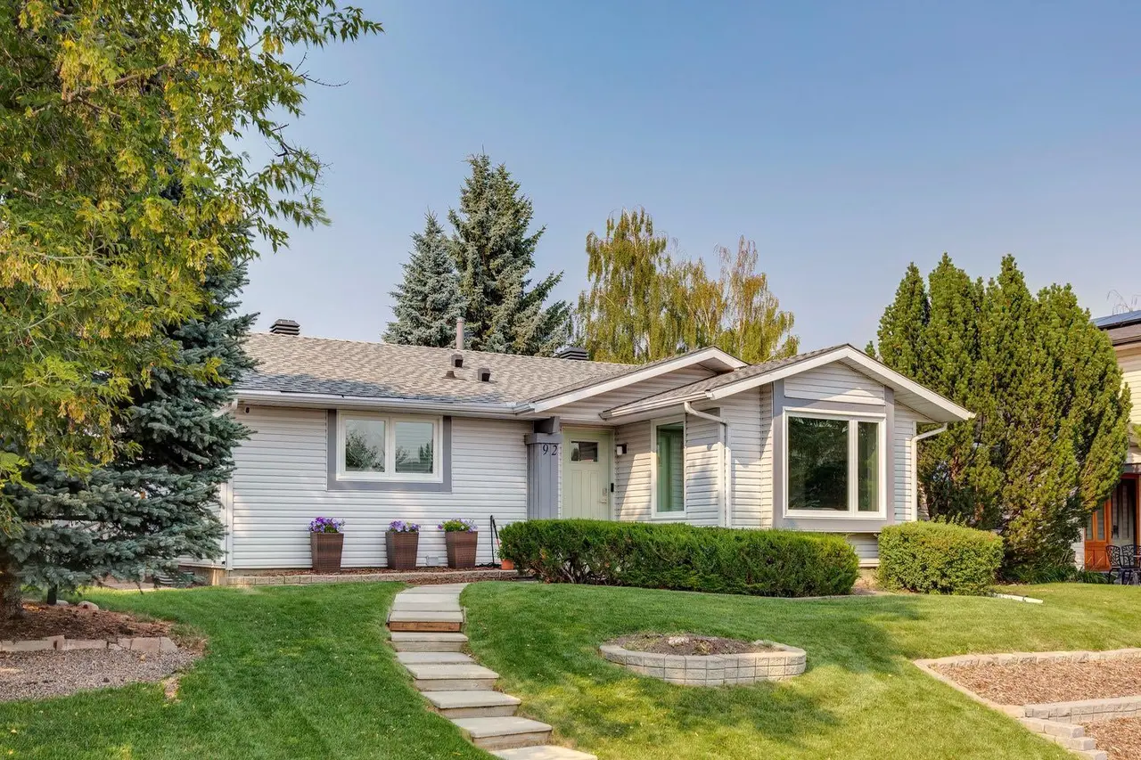 92 Woodford Drive SW