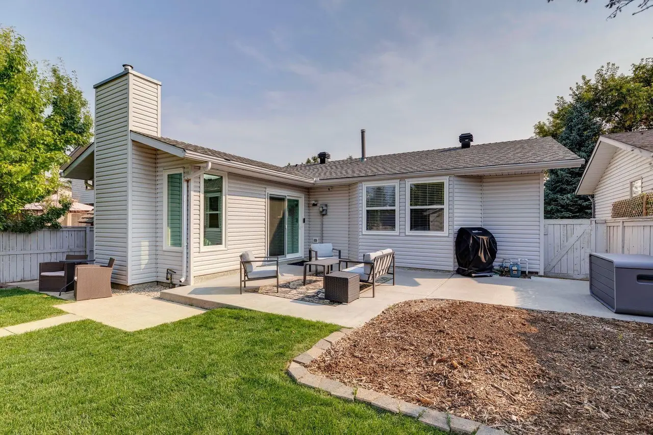 92 Woodford Drive SW