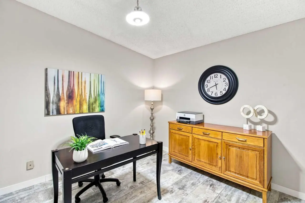 75 Lincoln Manor SW