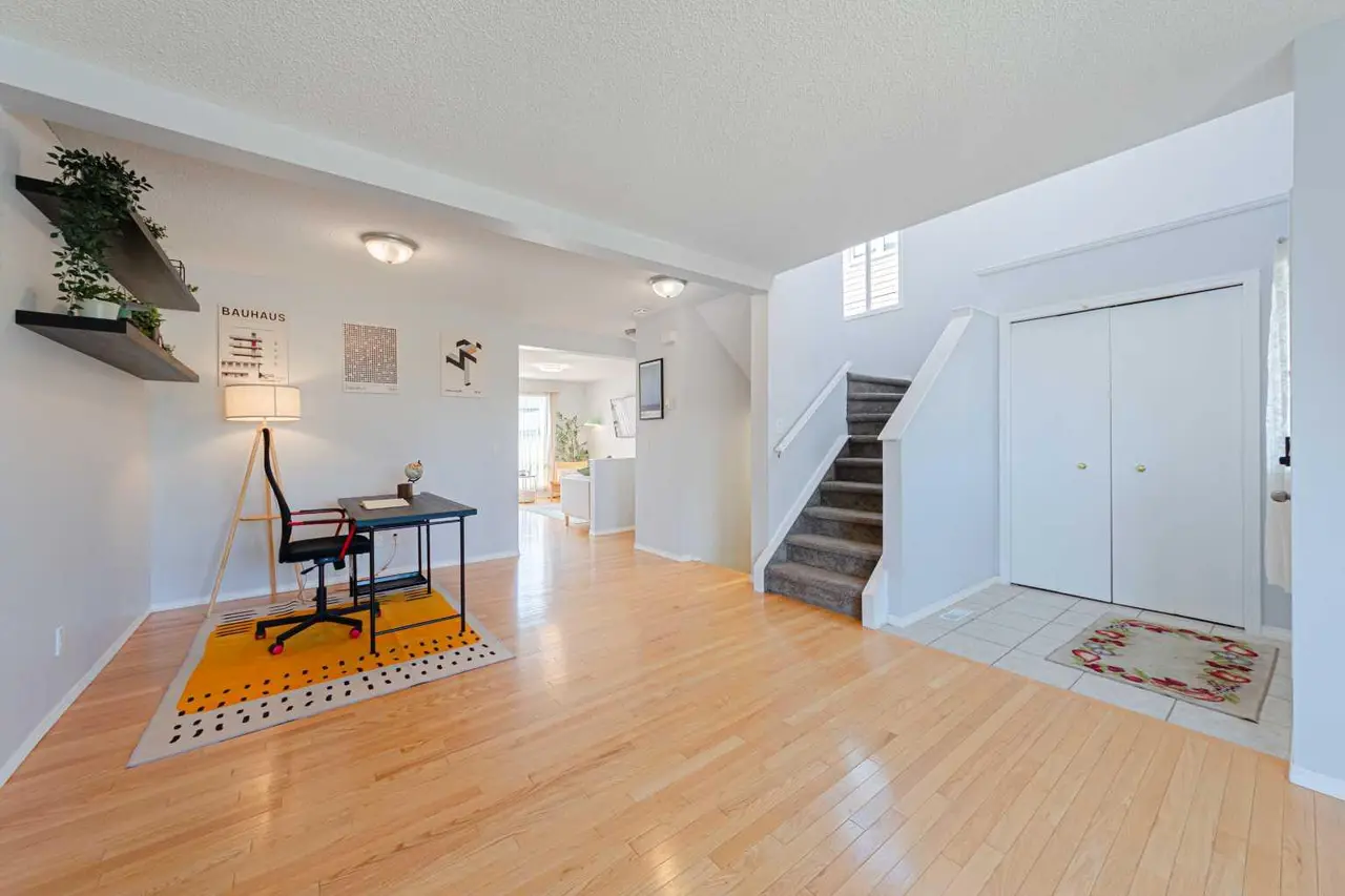 212 Hidden Hills Road NW