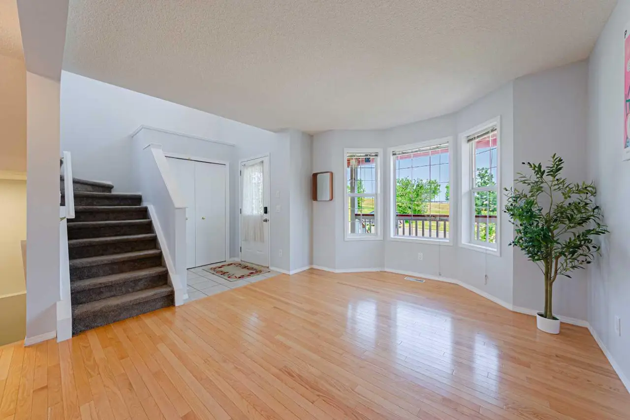 212 Hidden Hills Road NW