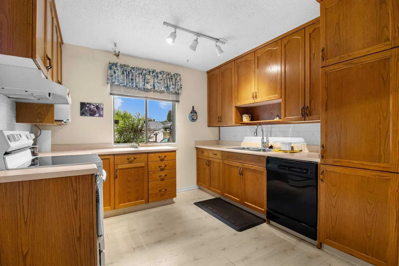 39 Ogden Ave. Avenue 