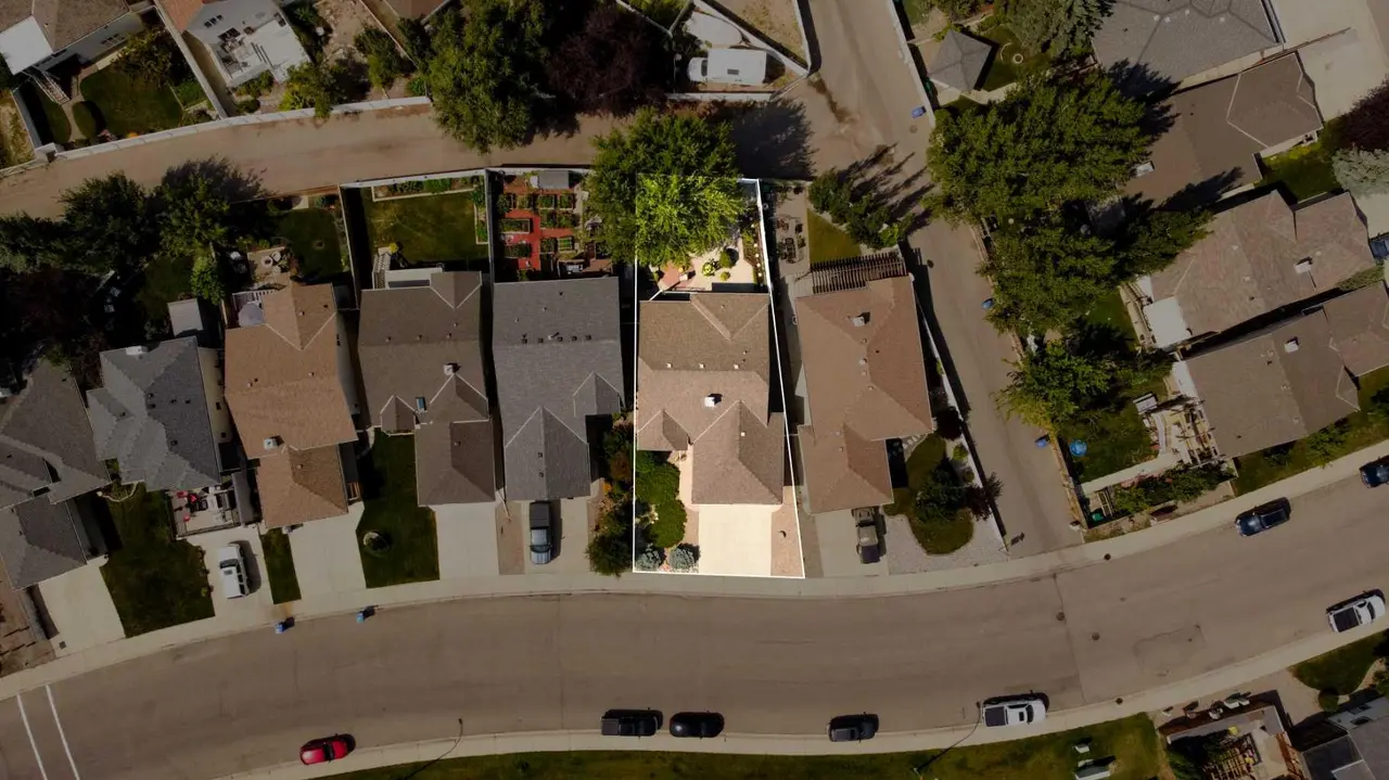 66 Heritage Road W