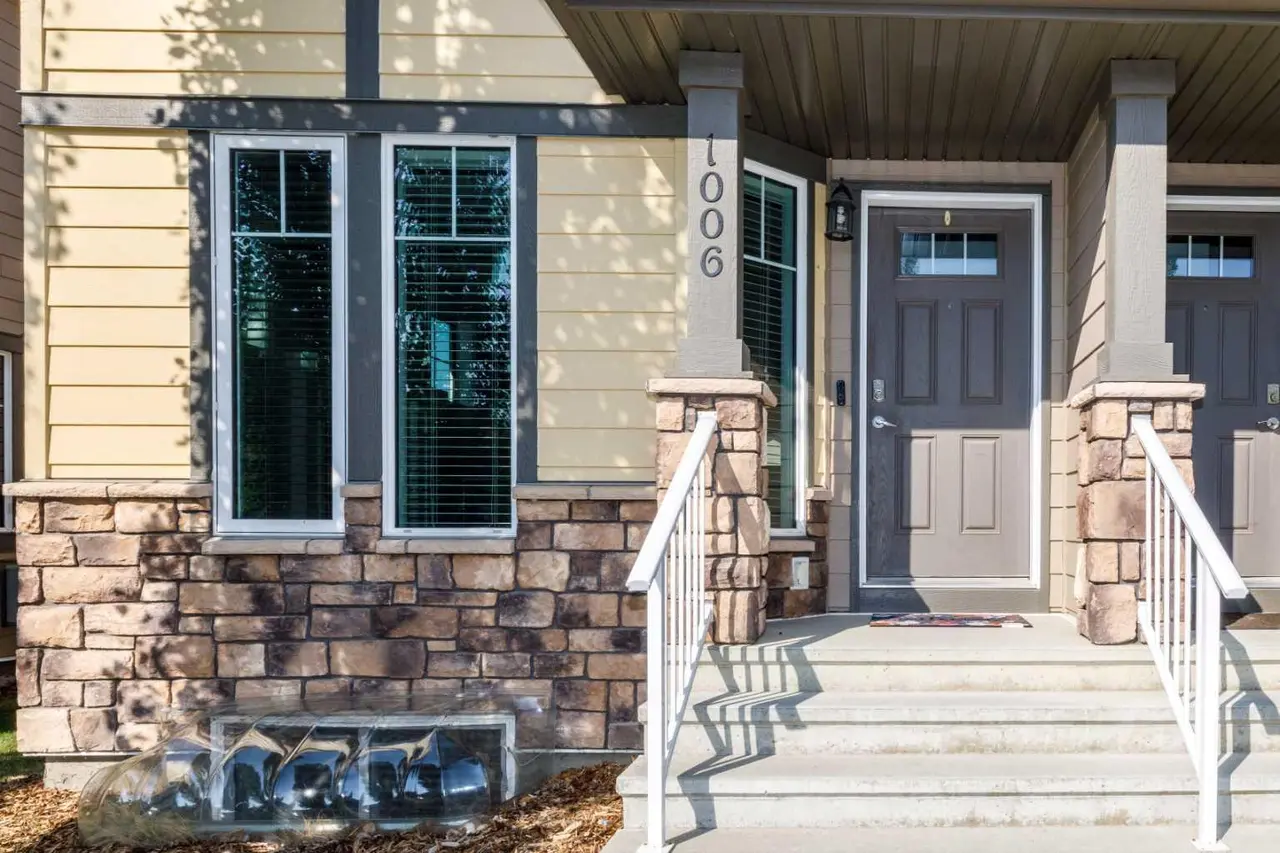 1006, 30 Carleton Avenue 