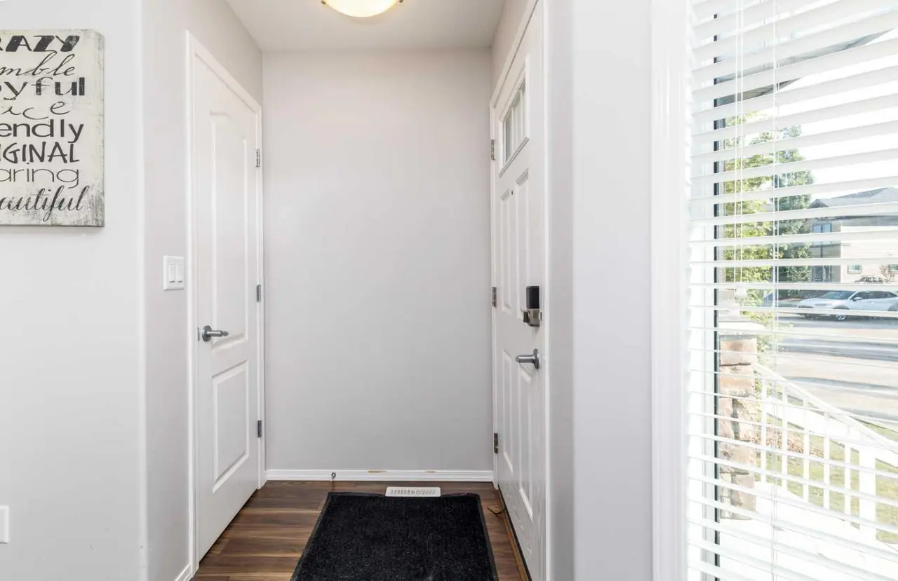 1006, 30 Carleton Avenue 
