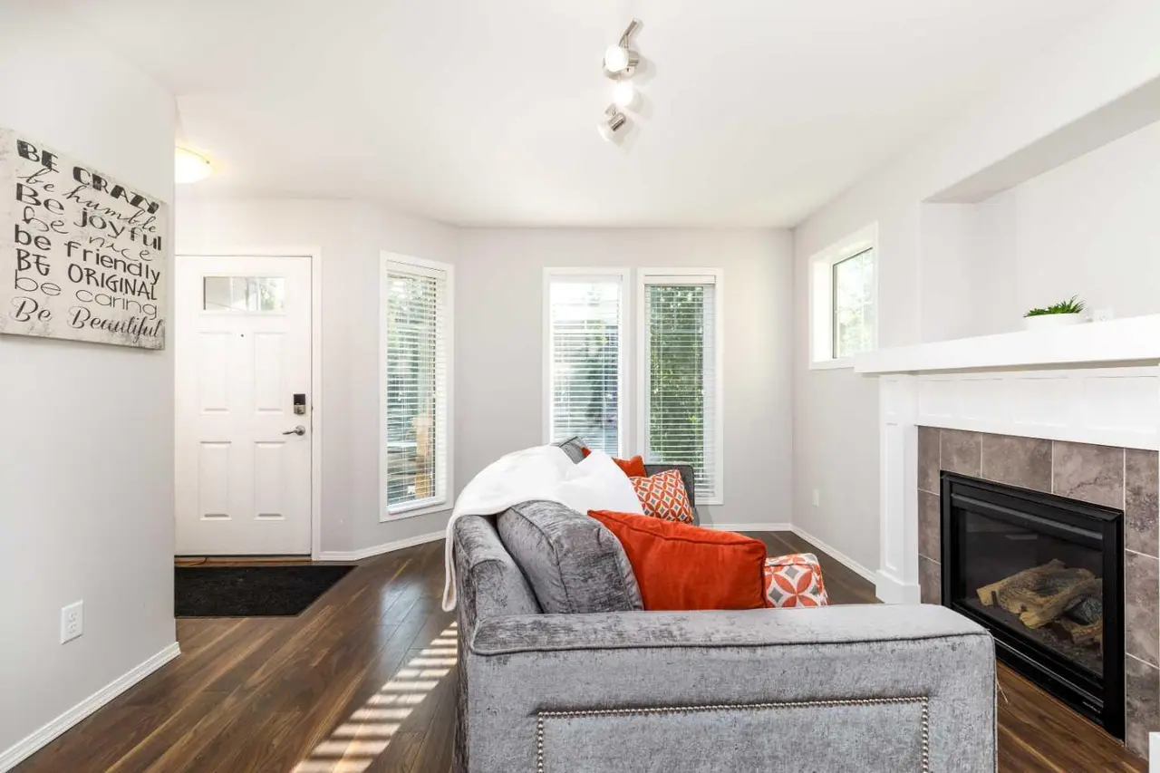 1006, 30 Carleton Avenue 