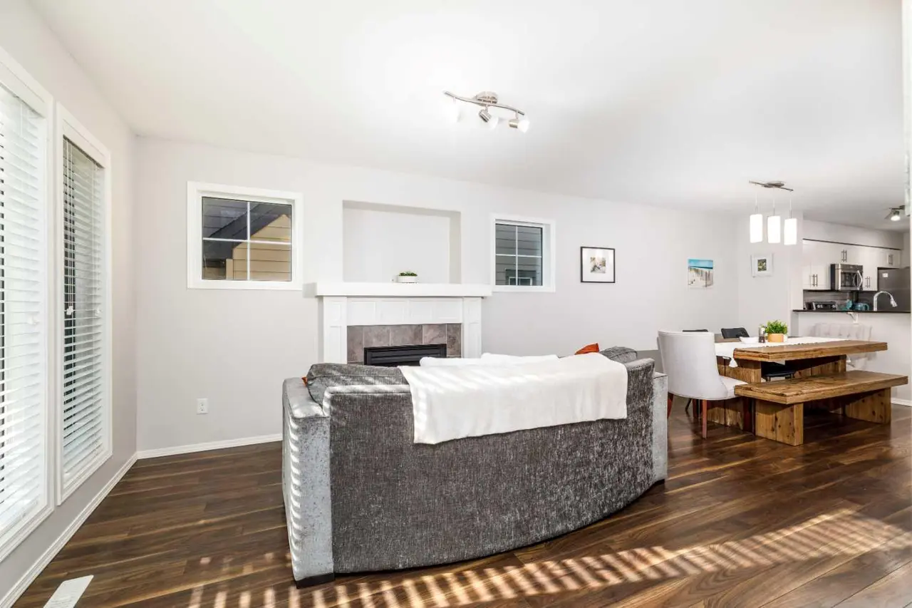 1006, 30 Carleton Avenue 
