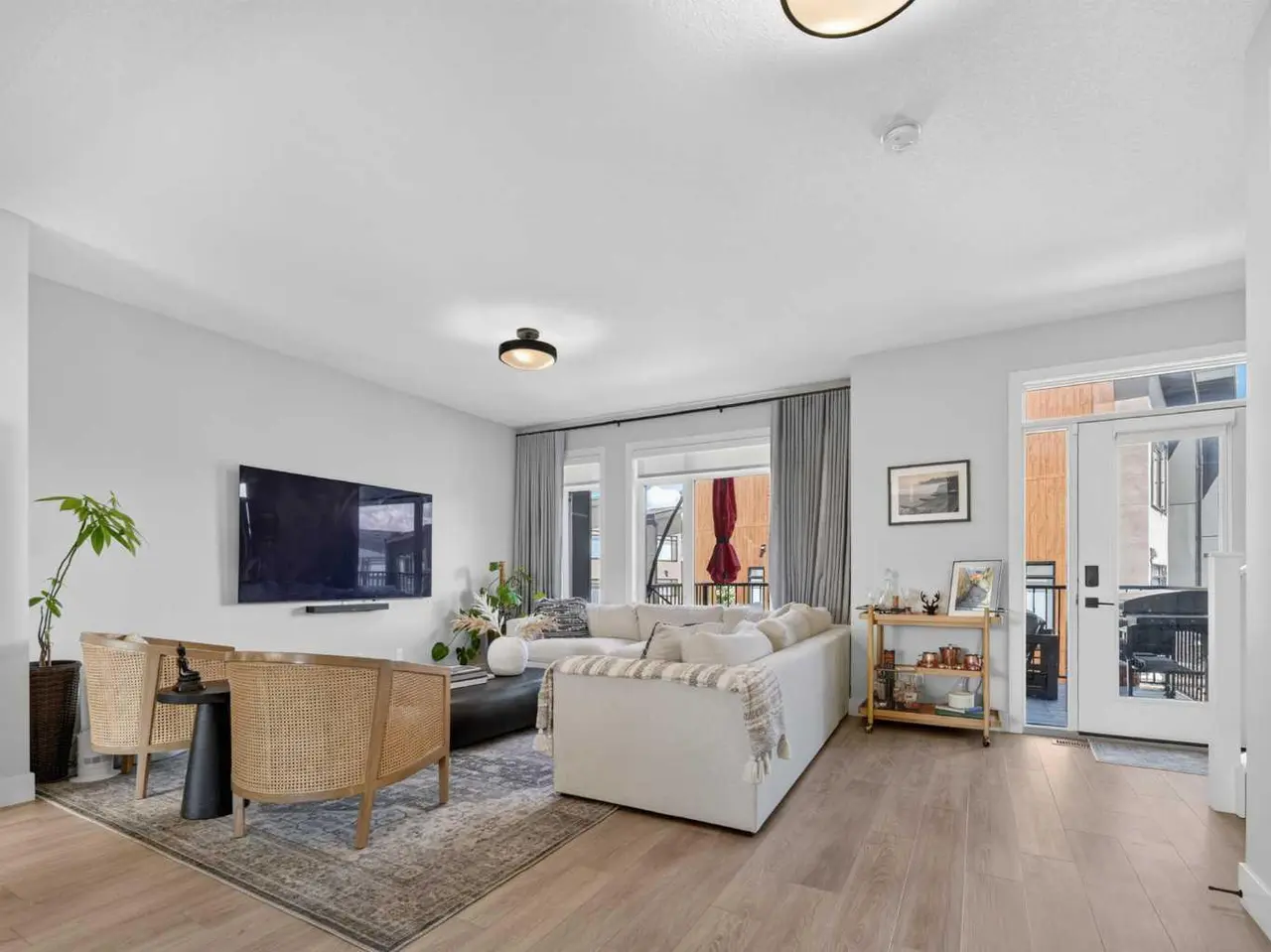 307 Royal Elm Road NW