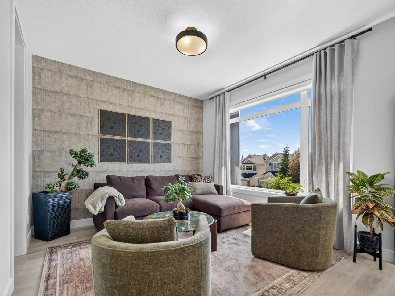 307 Royal Elm Road NW