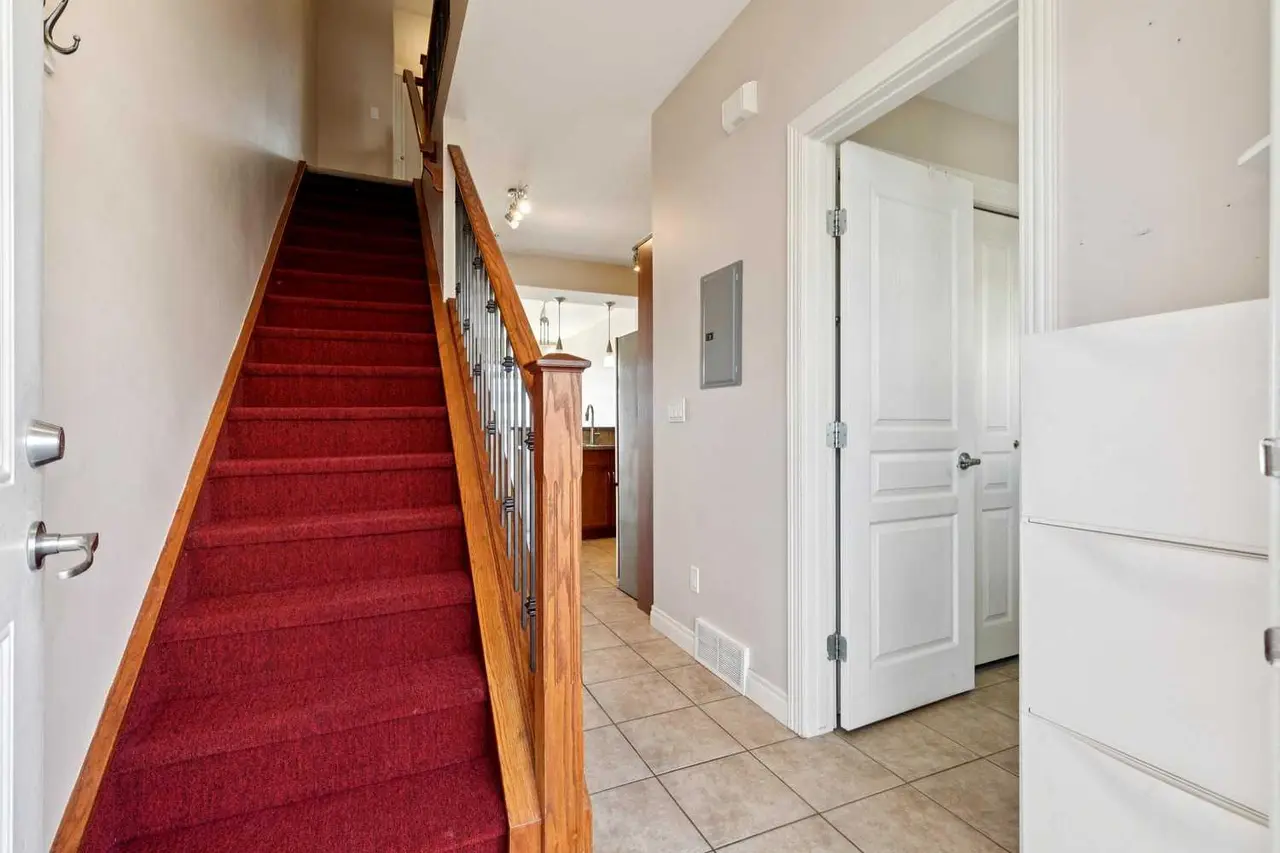 14, 169 Rockyledge View NW