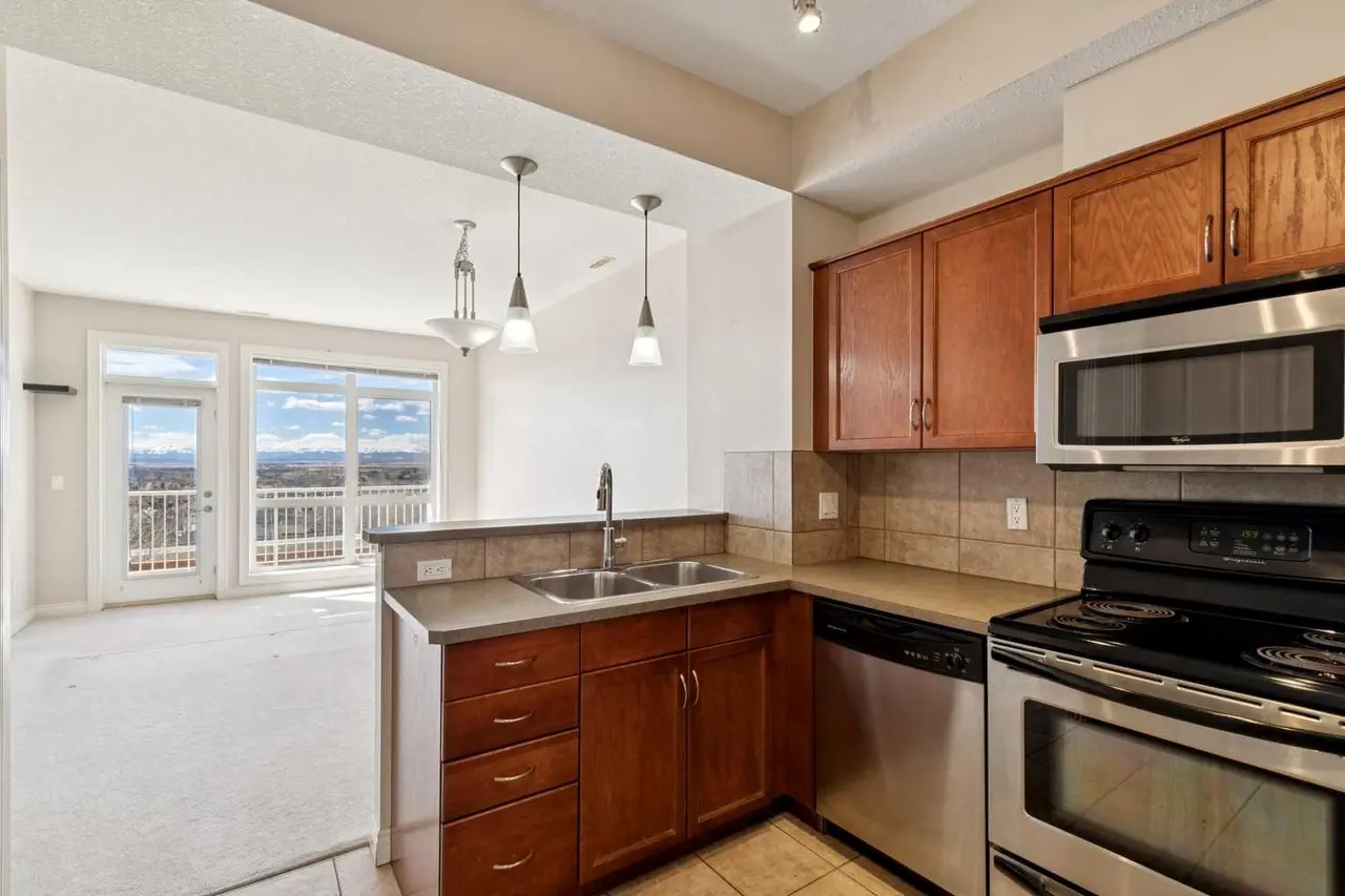 14, 169 Rockyledge View NW