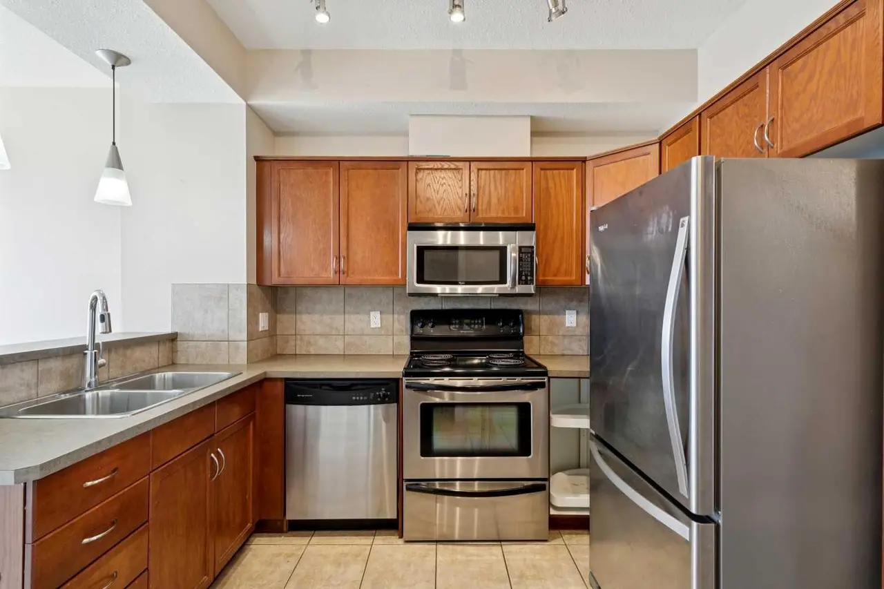 14, 169 Rockyledge View NW