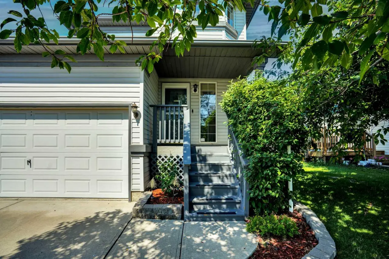 158 Saratoga Close NE
