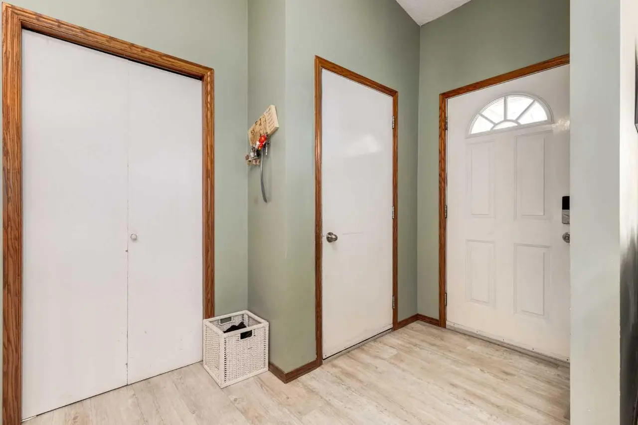 75 Sandstone Crescent SE