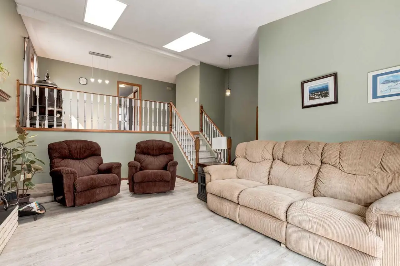 75 Sandstone Crescent SE