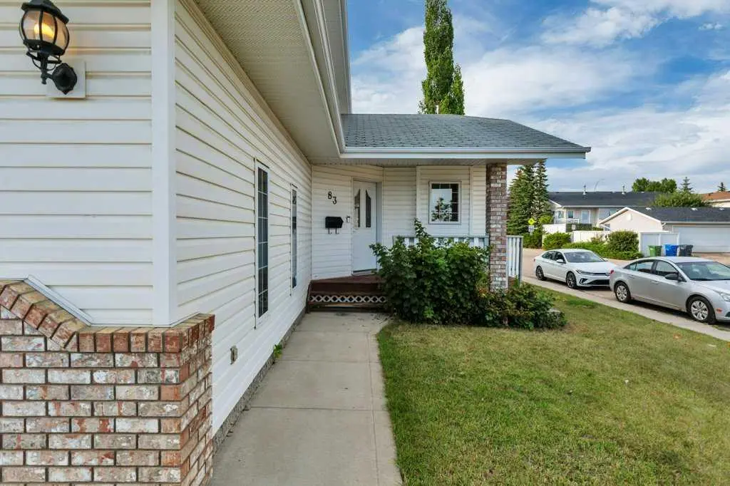 83 Lawrence Crescent 