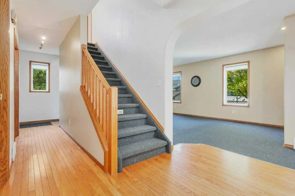 83 Lawrence Crescent 