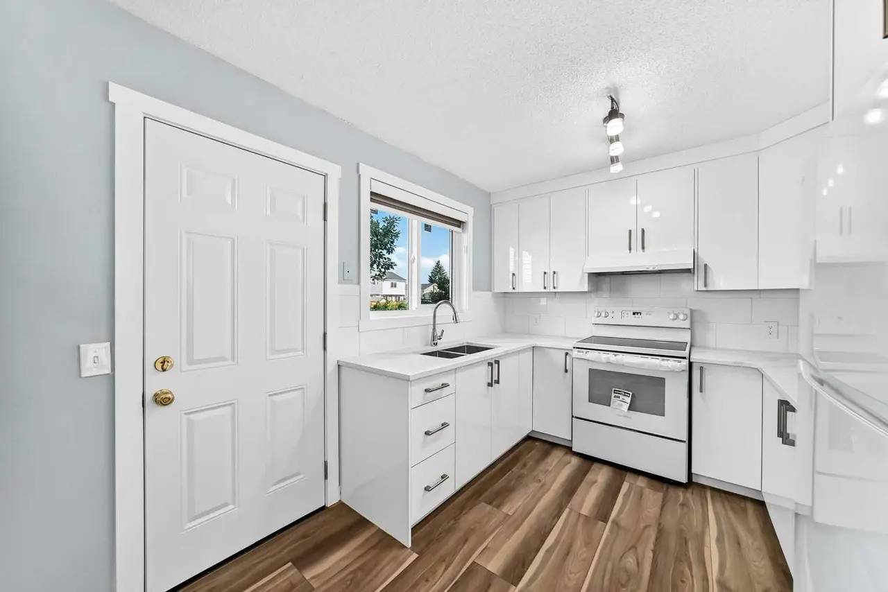 77 Martinbrook Road NE