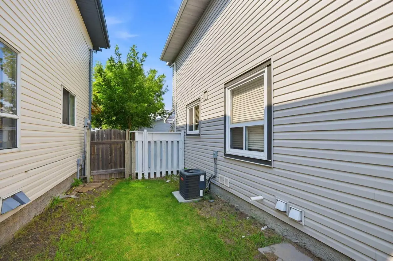 9 Martindale Crescent NE
